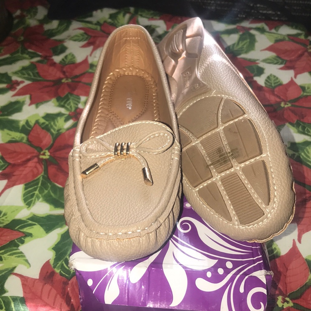 Taupe size 8 loafers
